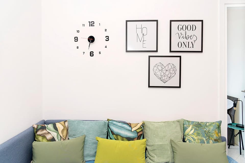 Bed, Living room
