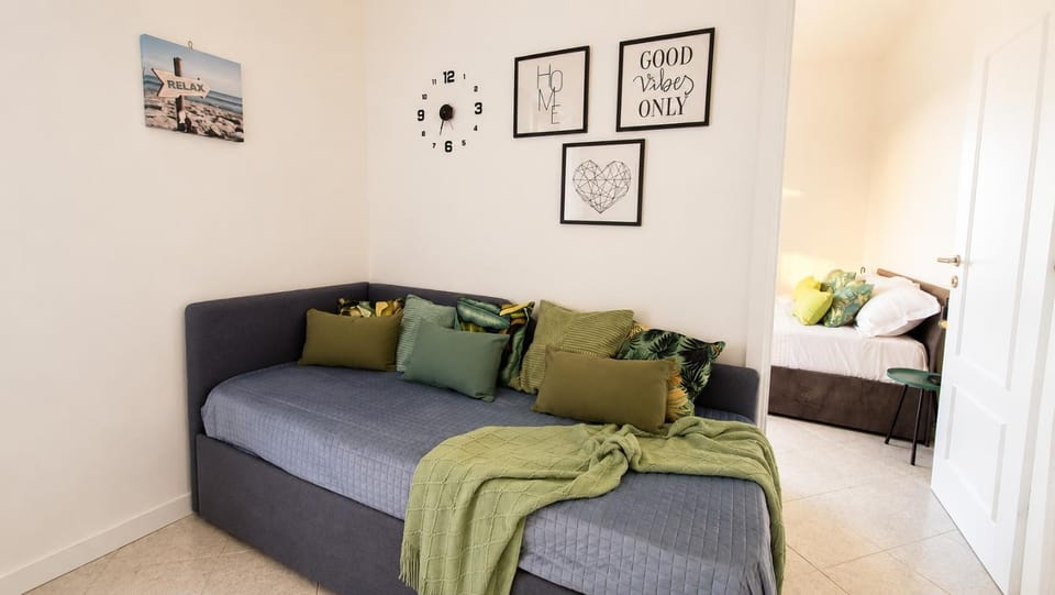 Bed, Living room