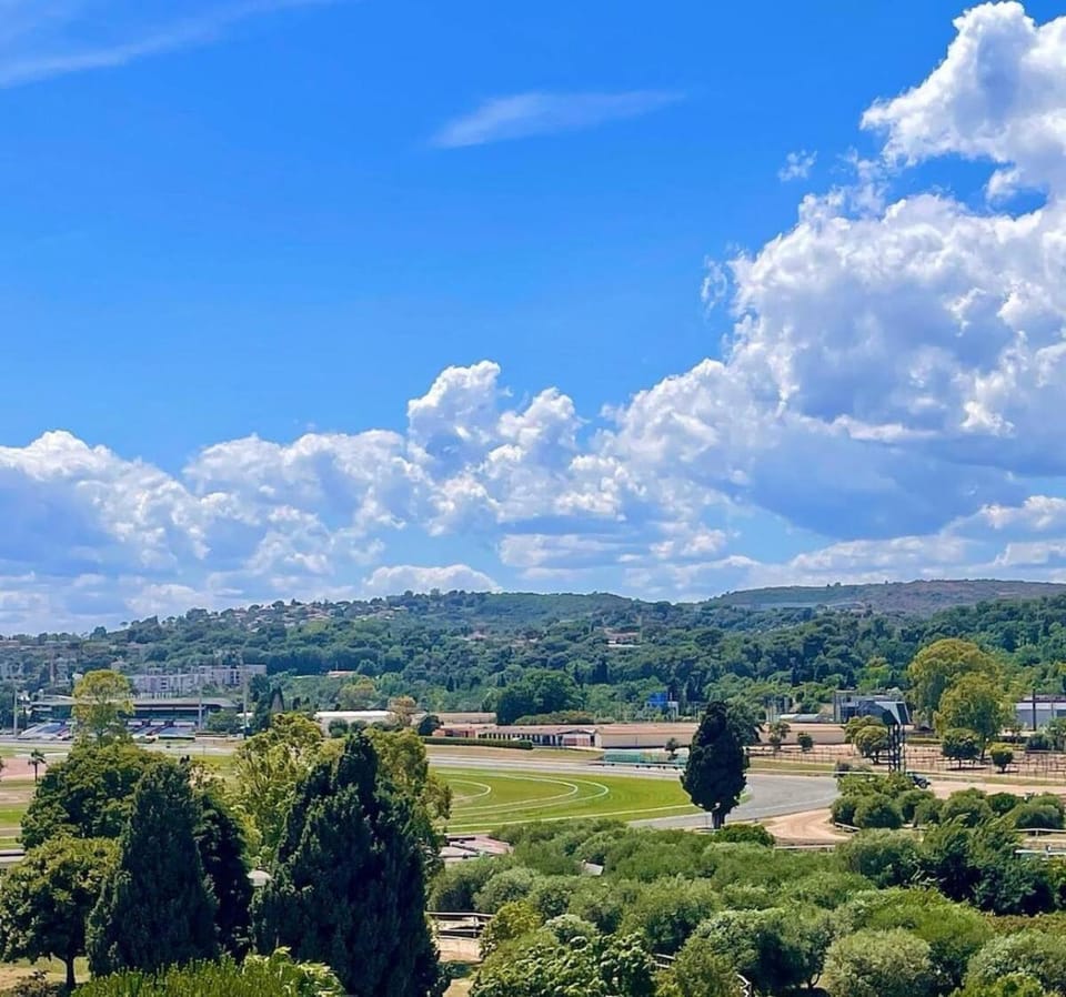 Furnished studio with sea and racecourse view Apartment in Cagnes-sur-Mer