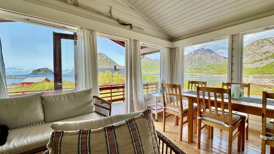 Seating area, Dining area, Sea view