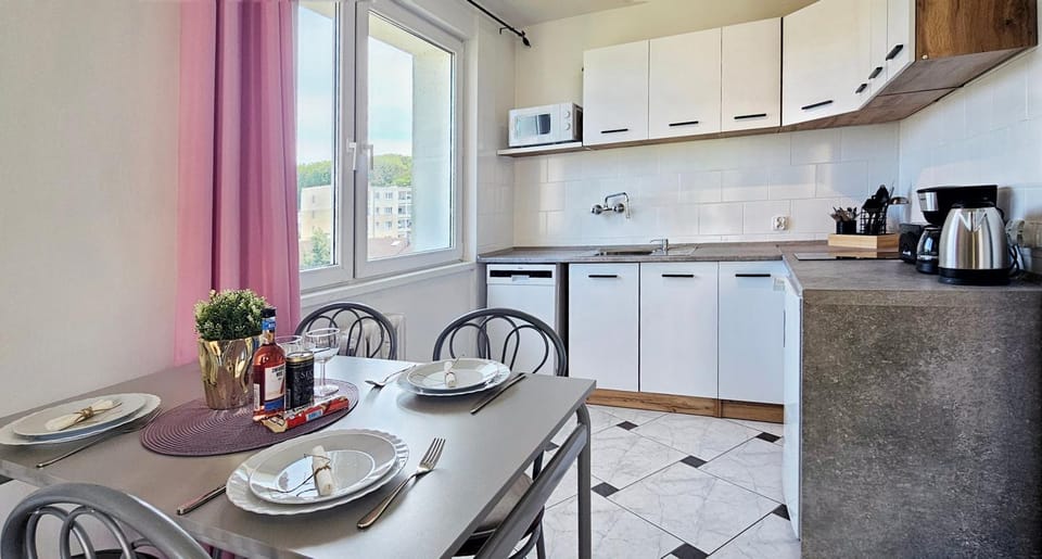 HolidayHomePL Centrum KOL1812 apartament z osobną sypialnią i balkonem Apartment in Miedzyzdroje