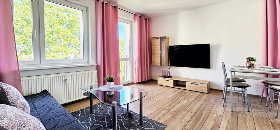 HolidayHomePL Centrum KOL1812 apartament z osobną sypialnią i balkonem Apartment in Miedzyzdroje