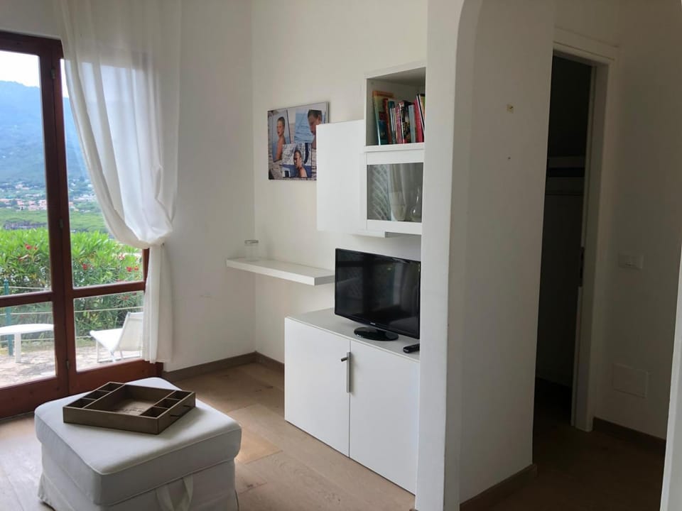 Communal lounge/ TV room, TV and multimedia, Evening entertainment