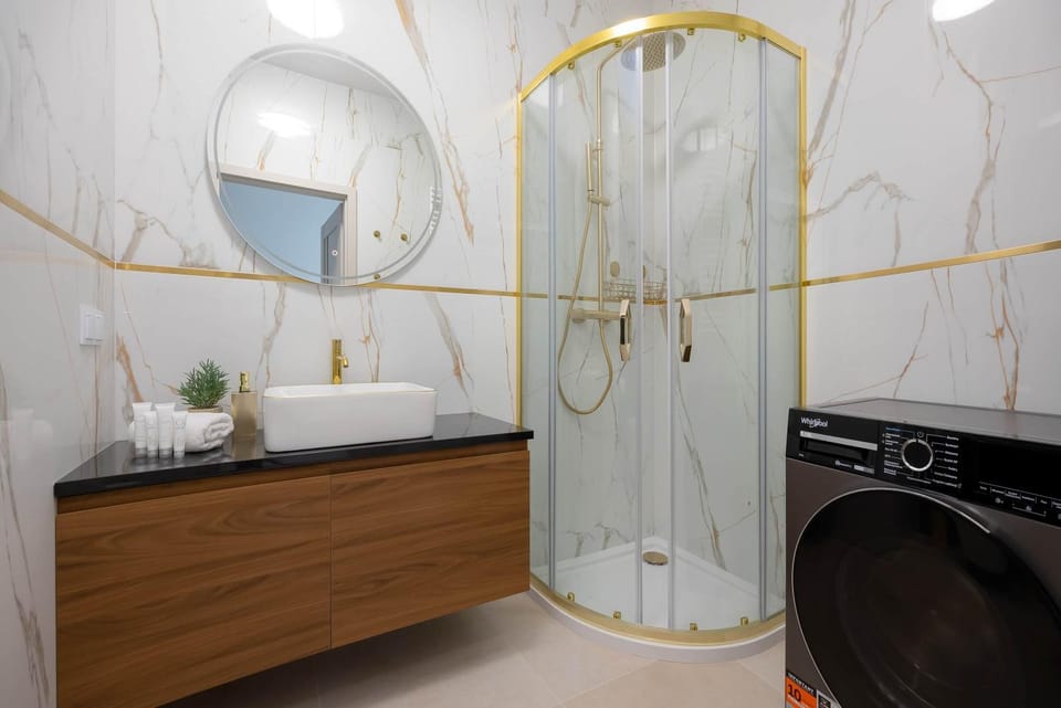 Shower, Bathroom, towels, washing machine