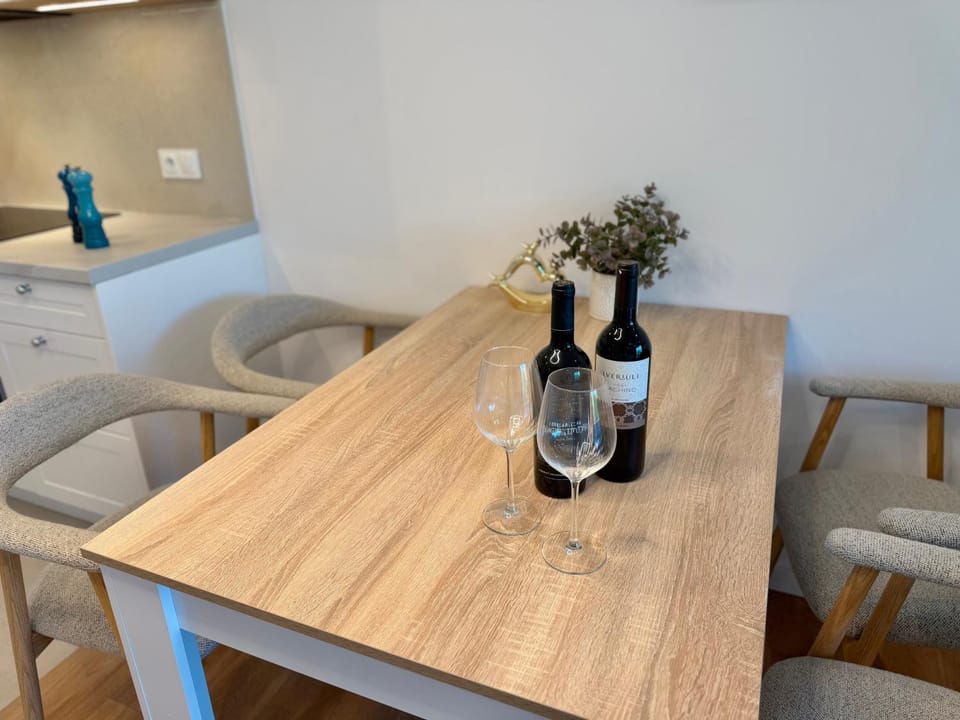 Food and drinks, Dining area