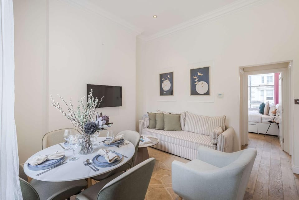 Charming 2BR Flat in Prime Notting Hill Apartment in City of Westminster