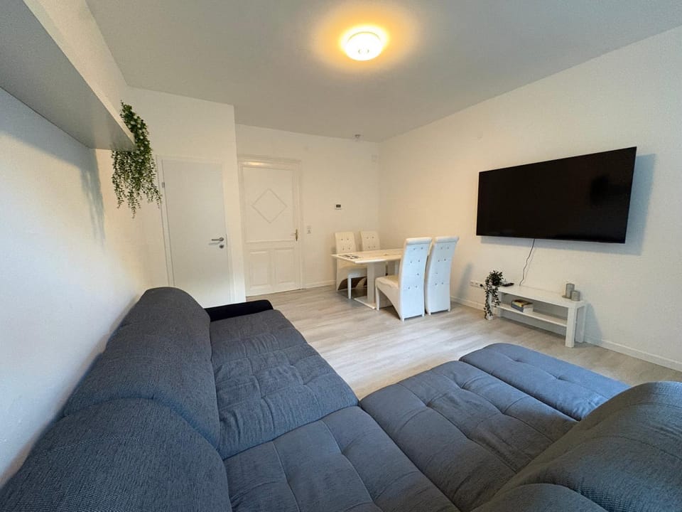 TV and multimedia, Living room, Photo of the whole room, Dining area