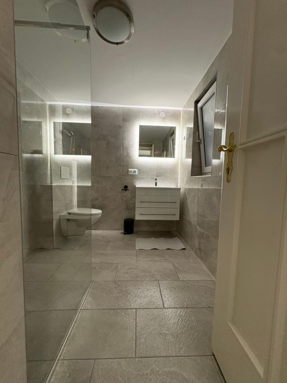 Shower, Toilet, Bathroom, Photo of the whole room