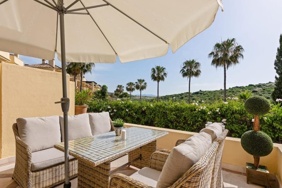 Elegant apartment with terrace & pools near beach Apartment in Costa del Sol