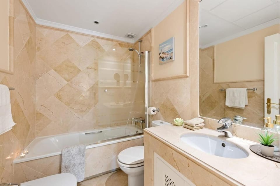 Elegant apartment with terrace & pools near beach Apartment in Costa del Sol