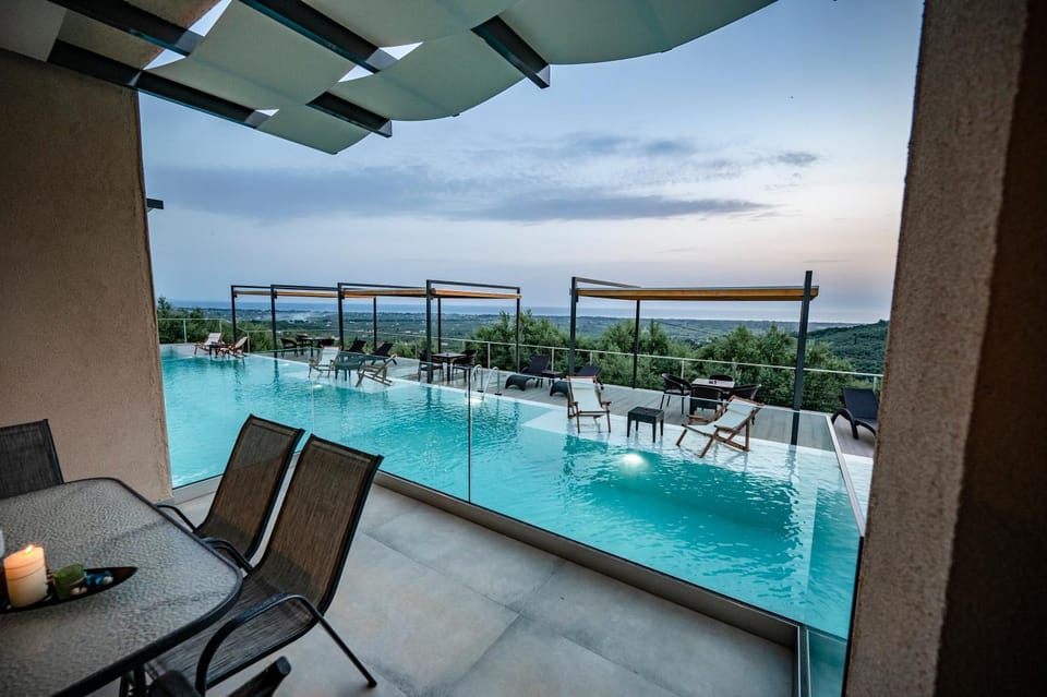 Patio, Day, View (from property/room), Balcony/Terrace, Pool view, Swimming pool, sunbed