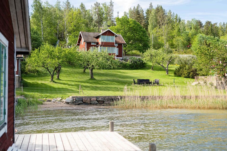 Charming Archipelago House Sauna Dock & Sea View House in Stockholm County