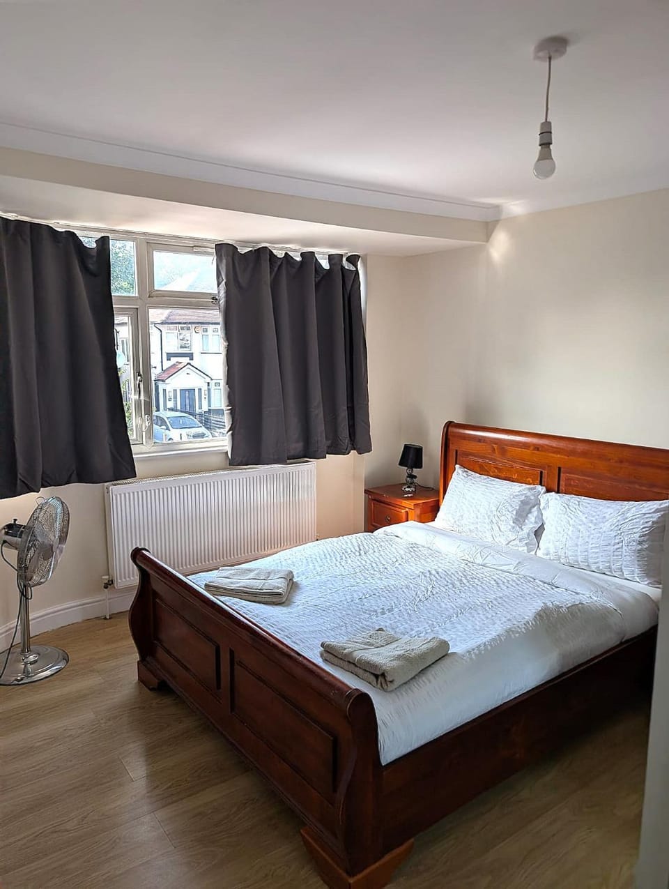 Family & Contractor Friendly House Near Heathrow Apartment in Hayes