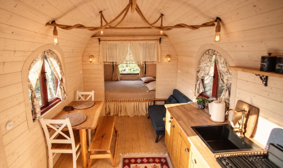 Bed, Kitchen or kitchenette, Living room, Photo of the whole room, Dining area, Bedroom