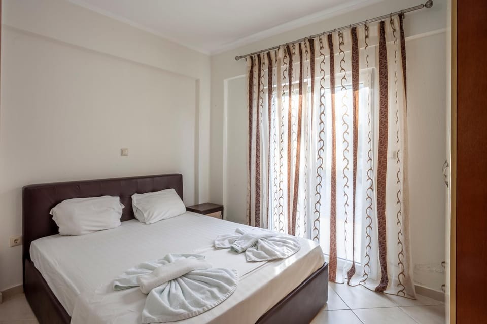 Bed, Bedroom, towels, towels