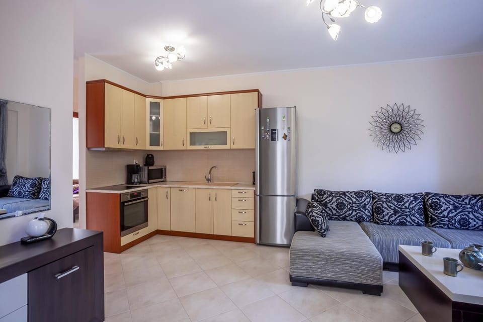 Kitchen or kitchenette, Seating area, Dining area