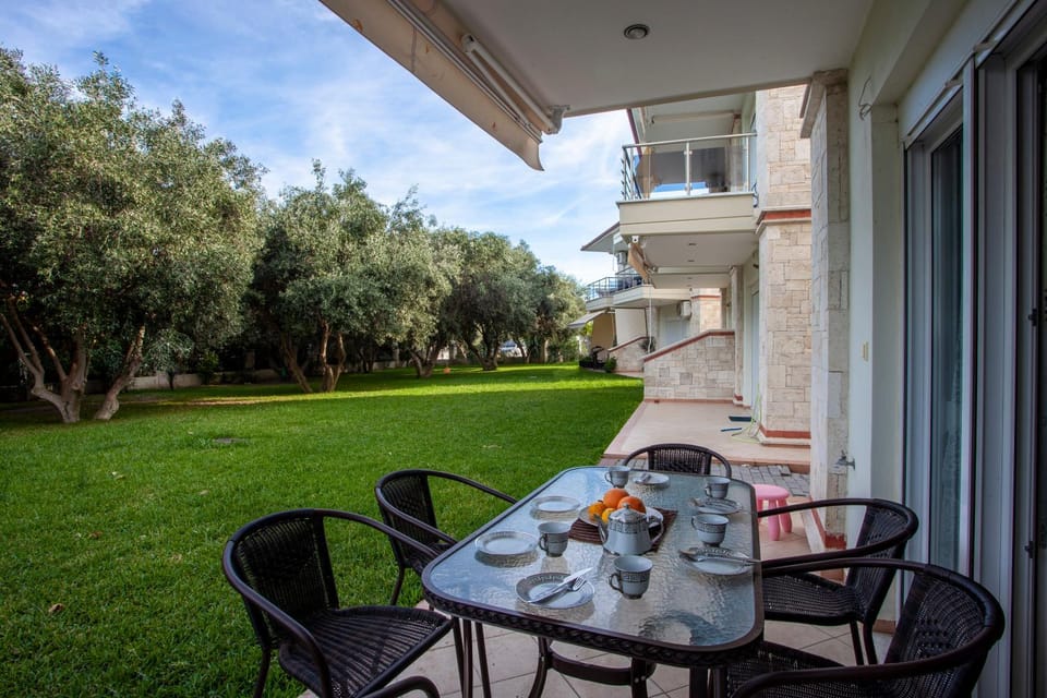 Property building, Facade/entrance, Spring, Day, Garden, View (from property/room), Balcony/Terrace, Living room, Seating area, Dining area, Garden view