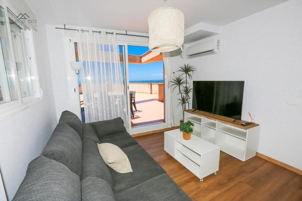 Fuerte Skyline Penthouse Sea Views & Garage Apartment in La Herradura