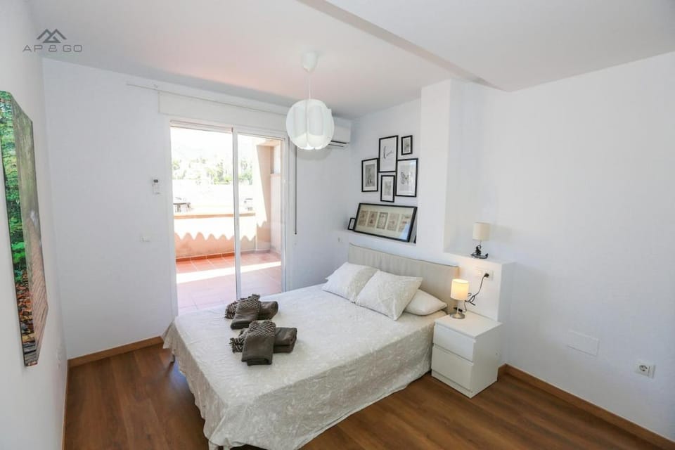 Fuerte Skyline Penthouse Sea Views & Garage Apartment in La Herradura
