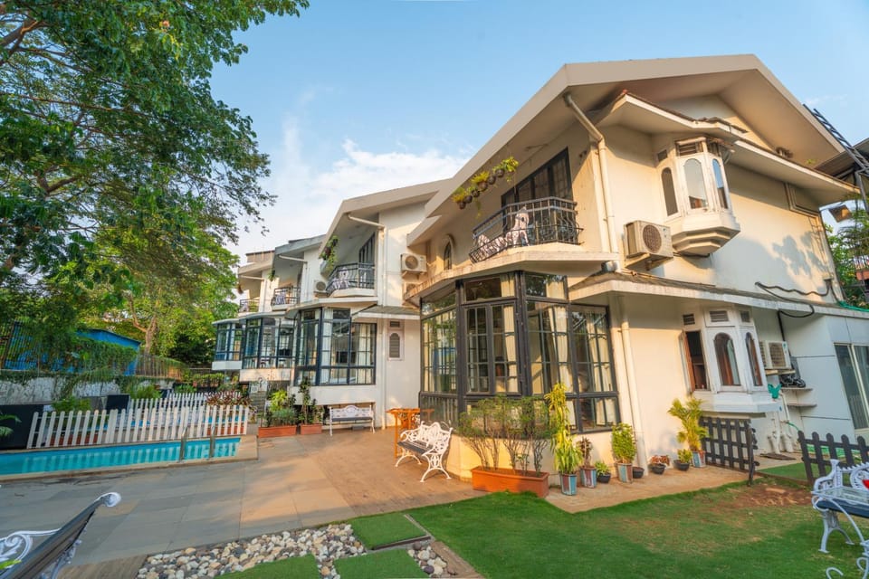 Property building, Garden, Swimming pool