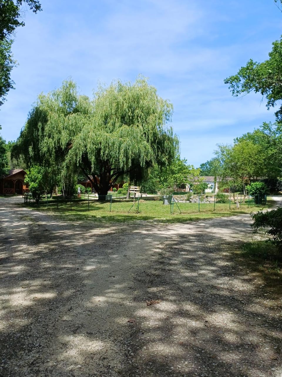 Roulotte insolite Campground/ 
RV Resort in Nouvelle-Aquitaine