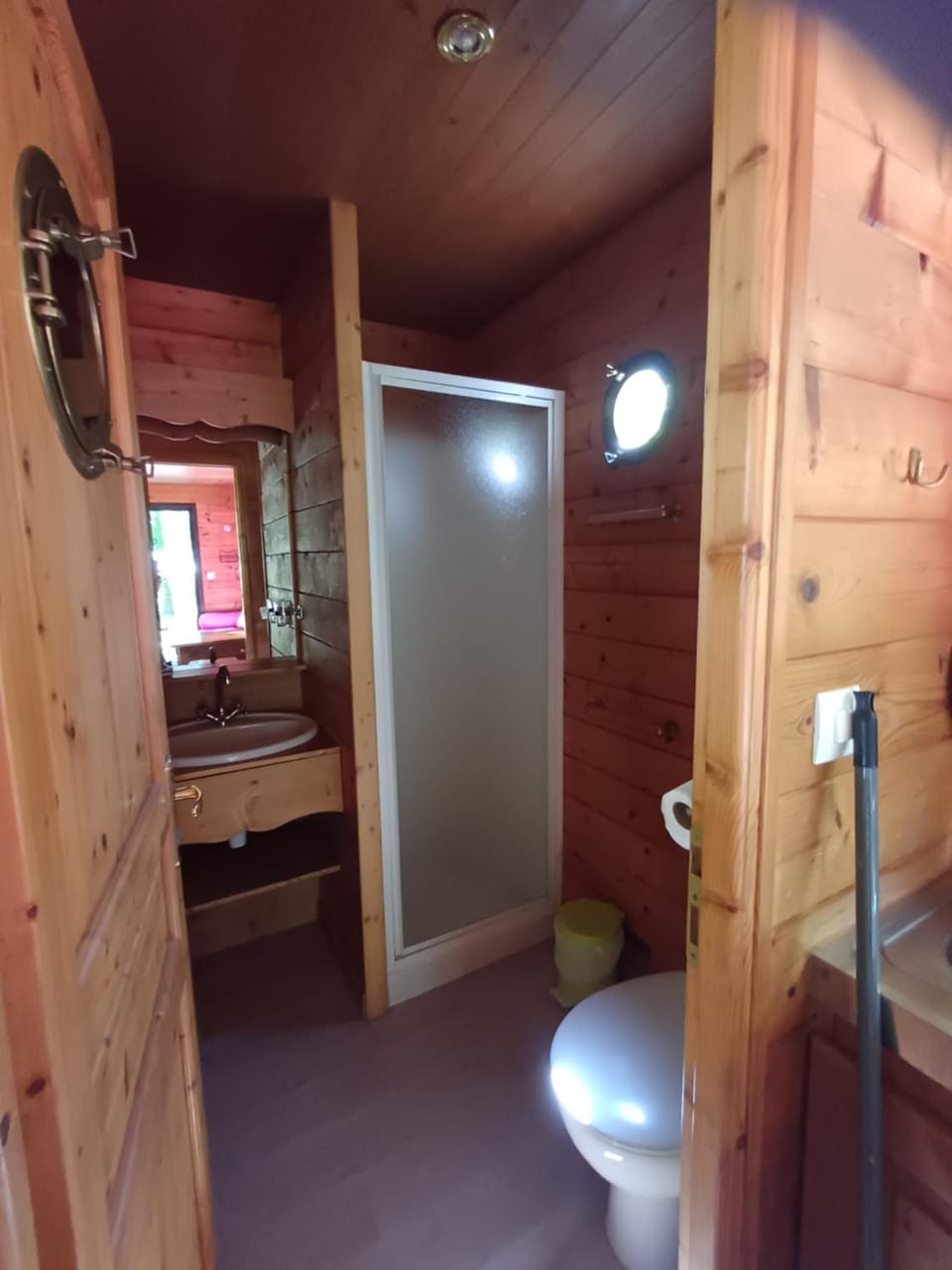 Roulotte insolite Campground/ 
RV Resort in Nouvelle-Aquitaine