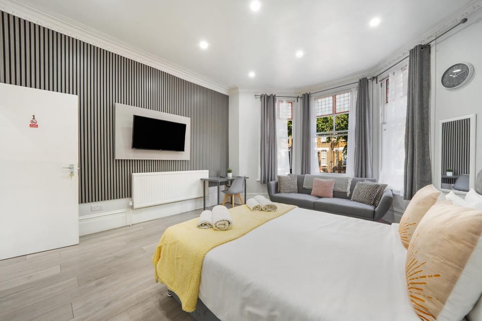 The Cozy Stays Hackney House Bed and Breakfast in London Borough of Hackney