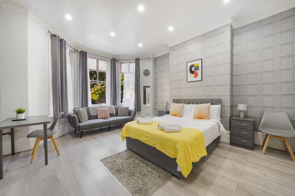 The Cozy Stays Hackney House Bed and Breakfast in London Borough of Hackney