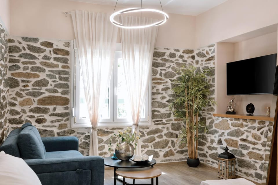 Yiayia's Kalesma - Private Garden View Apartment in Kavala