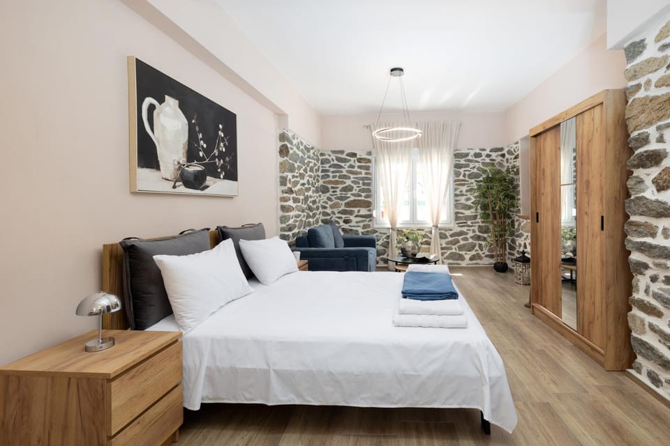 Yiayia's Kalesma - Private Garden View Apartment in Kavala