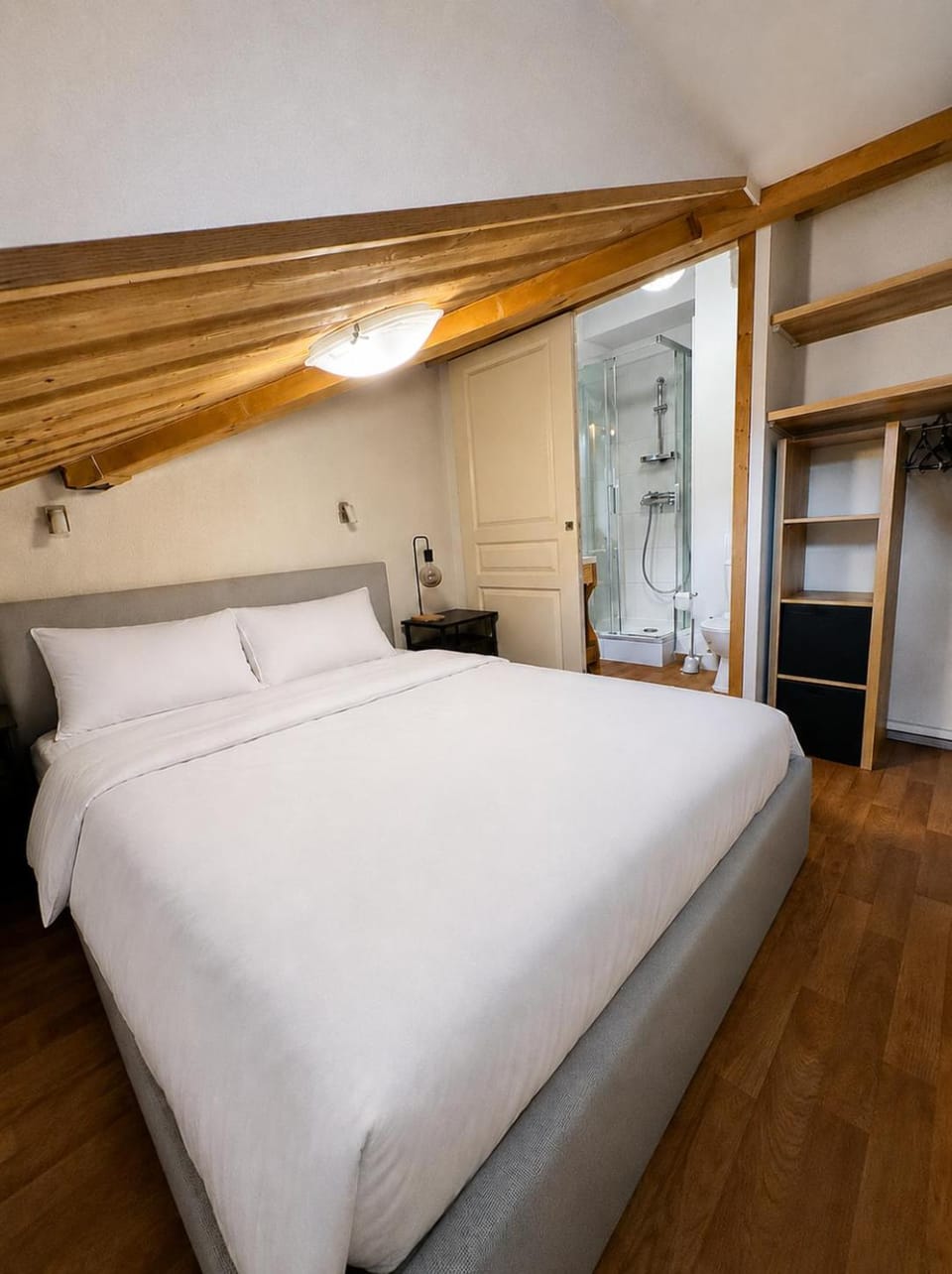 Bed, Bathroom, Photo of the whole room, Bedroom, wardrobe