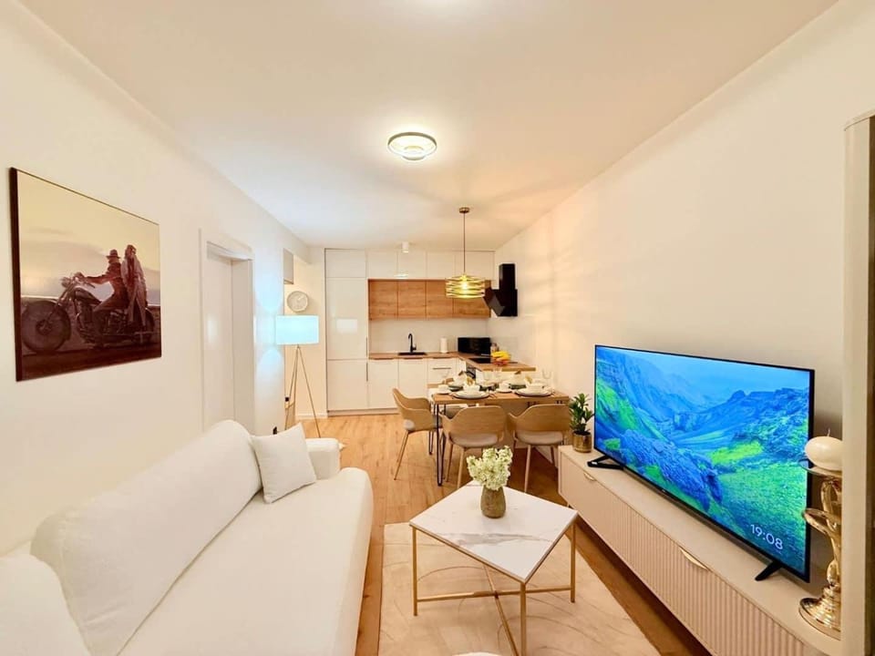 TV and multimedia, Kitchen or kitchenette, Living room, Seating area, Dining area, Evening entertainment