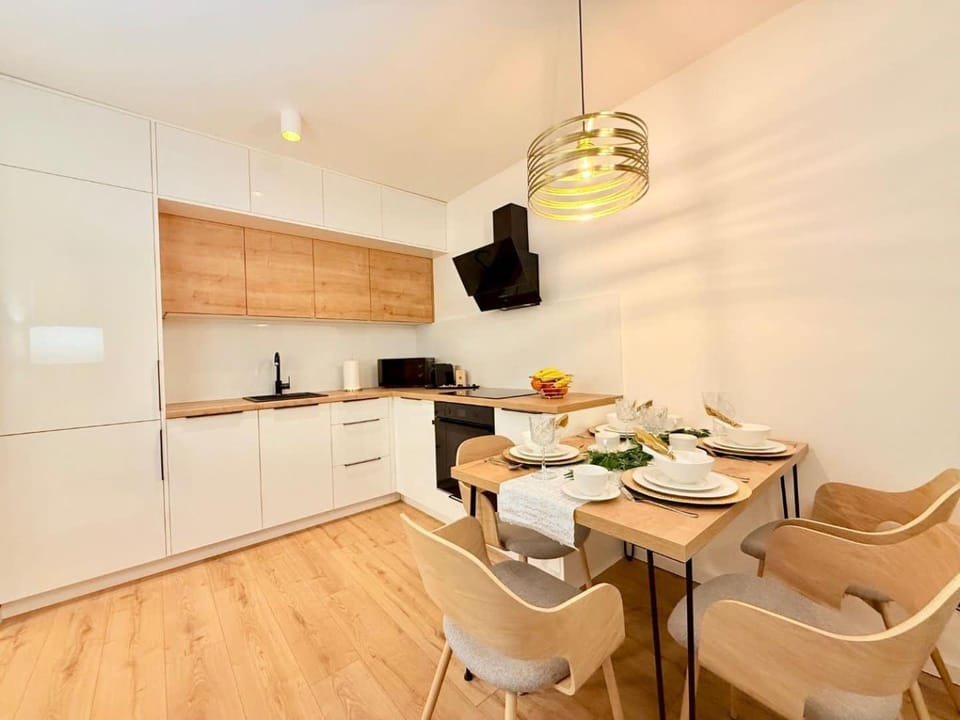 TV and multimedia, Kitchen or kitchenette, Seating area, Dining area, oven, stove