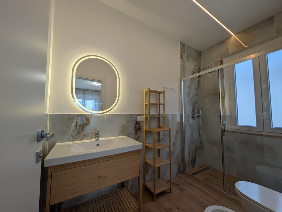 Villa with 5 Bedrooms and 5 Bathrooms Wi-Fi & Private Parking - P r a t u r e c c i Group Villa in Riccione