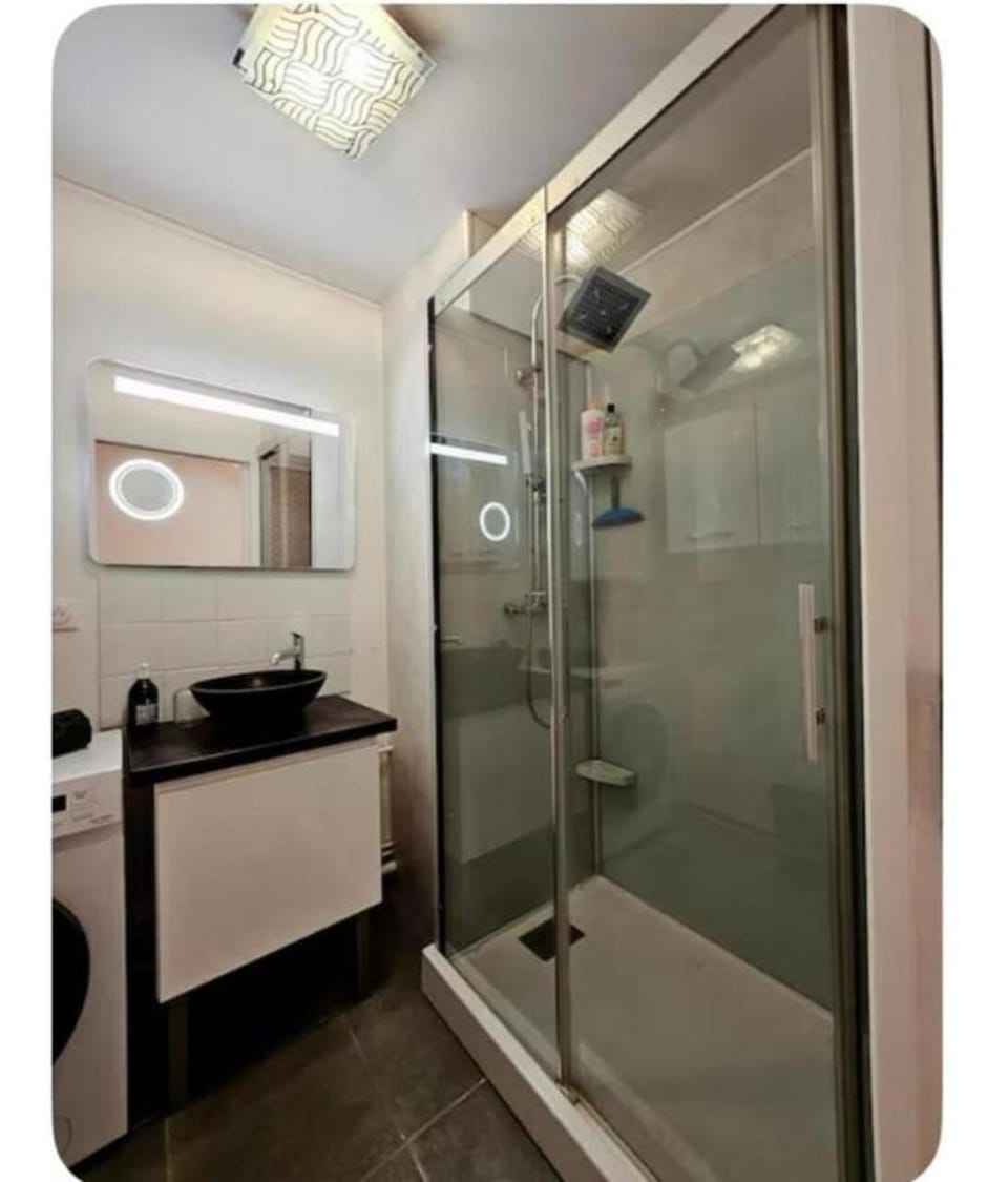 Shower, Bathroom, washing machine