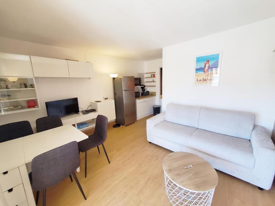 T2 Climatisé dans résidence avec piscine - Plage, confort et douceur de Vivre Apartment in La Seyne-sur-Mer