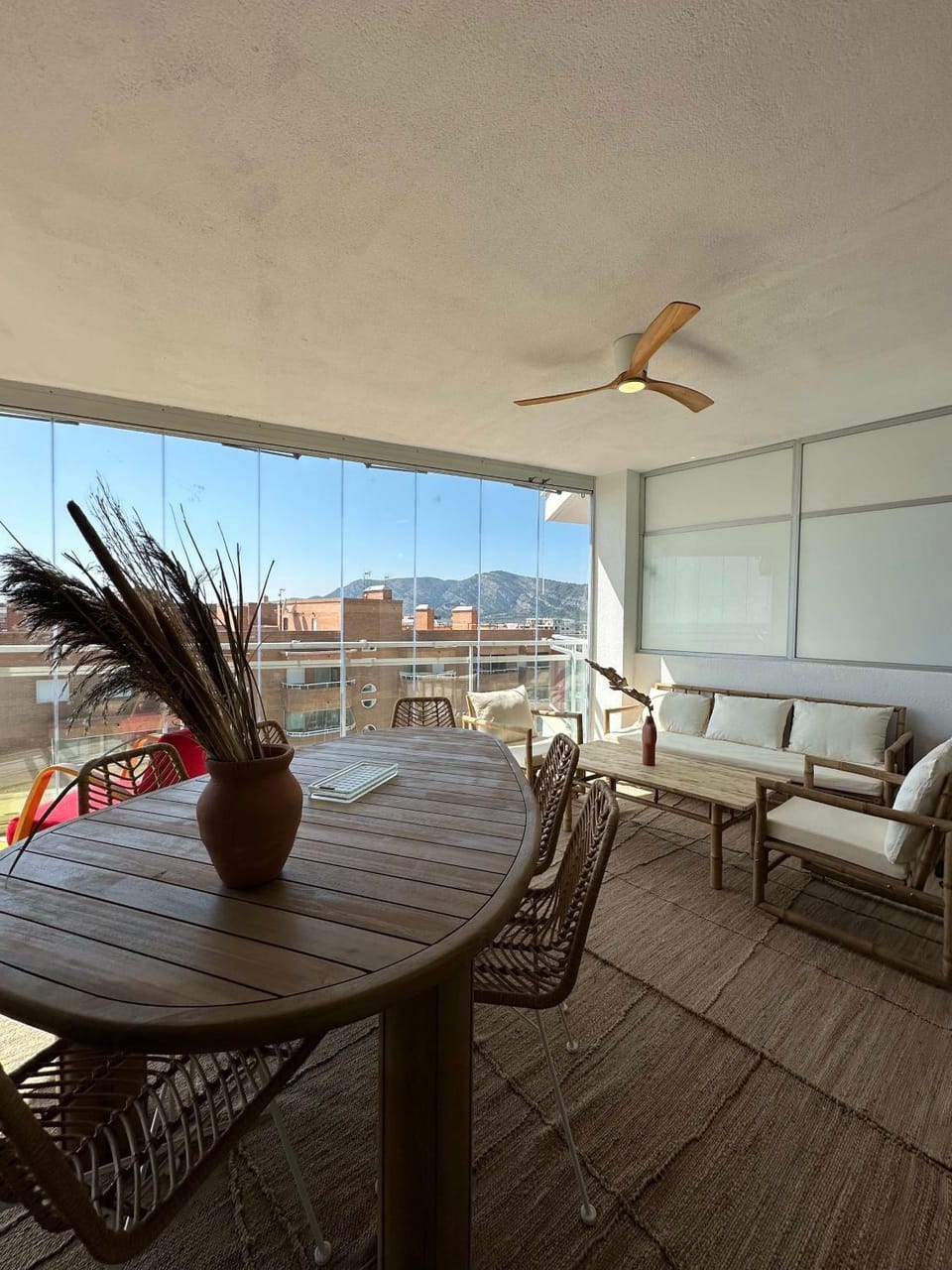 M1116 - Mondrian World, Elegance - ServHouse Apartment in Valencian Community