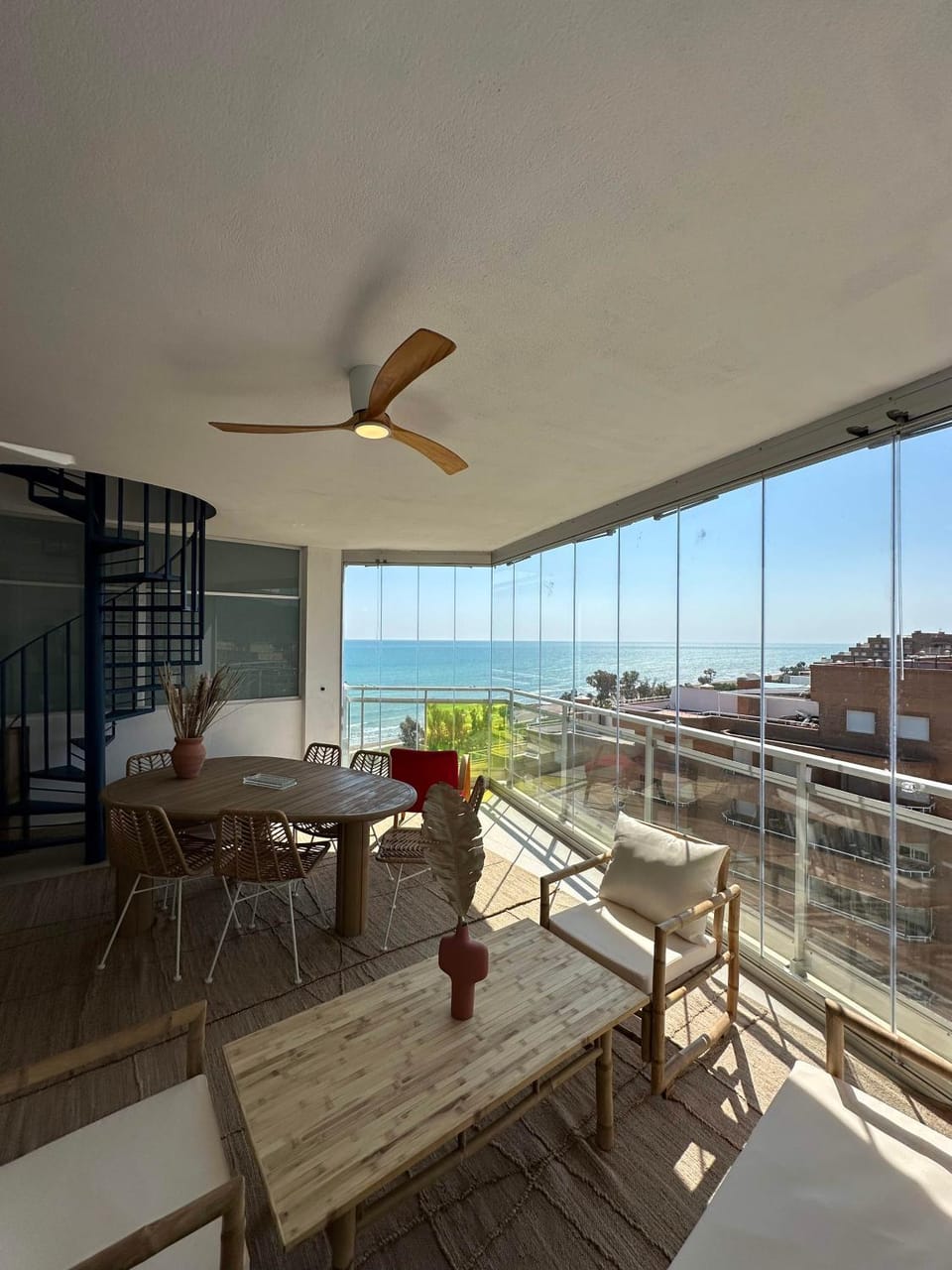 M1116 - Mondrian World, Elegance - ServHouse Apartment in Valencian Community