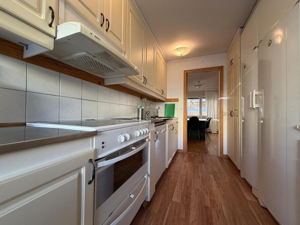 Workers House Near Volvo with 4 Bedrooms 7 Beds and Parking Villa in Gothenburg