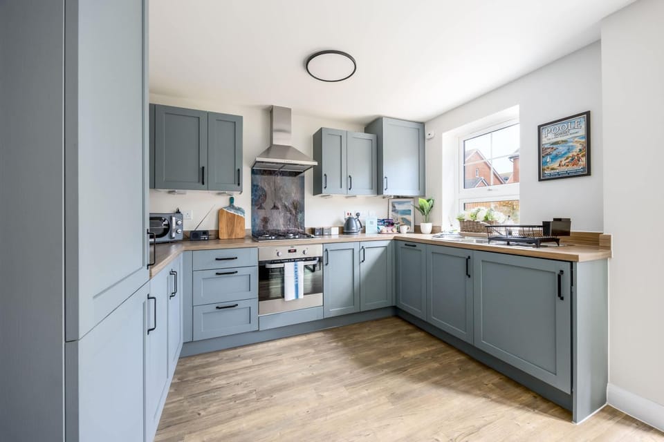 Moontide - Coastal Family Home near Poole Harbour House in Poole