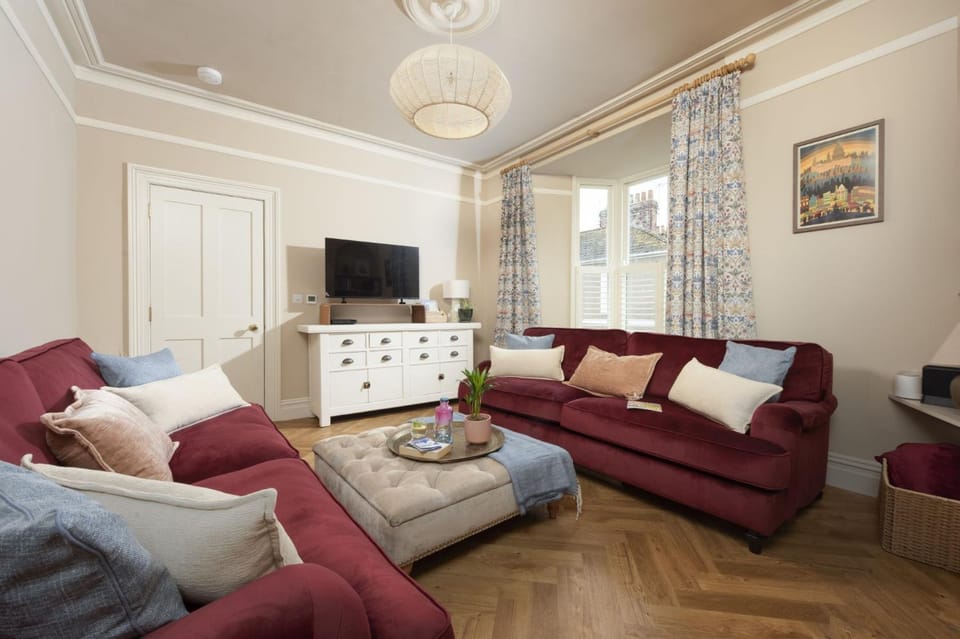 TV and multimedia, Living room, Seating area, internet