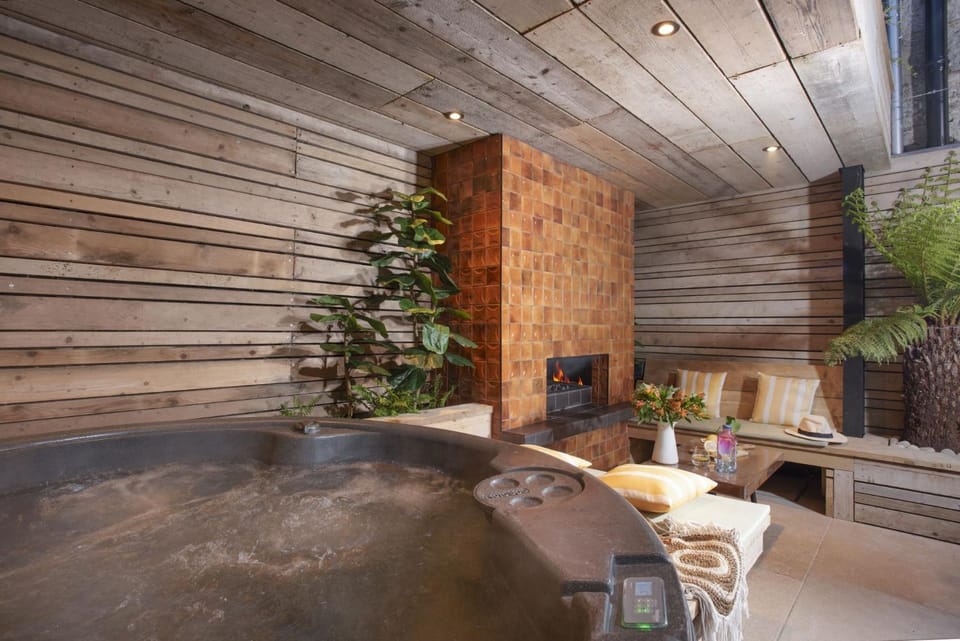 Hot Tub, Seating area, fireplace