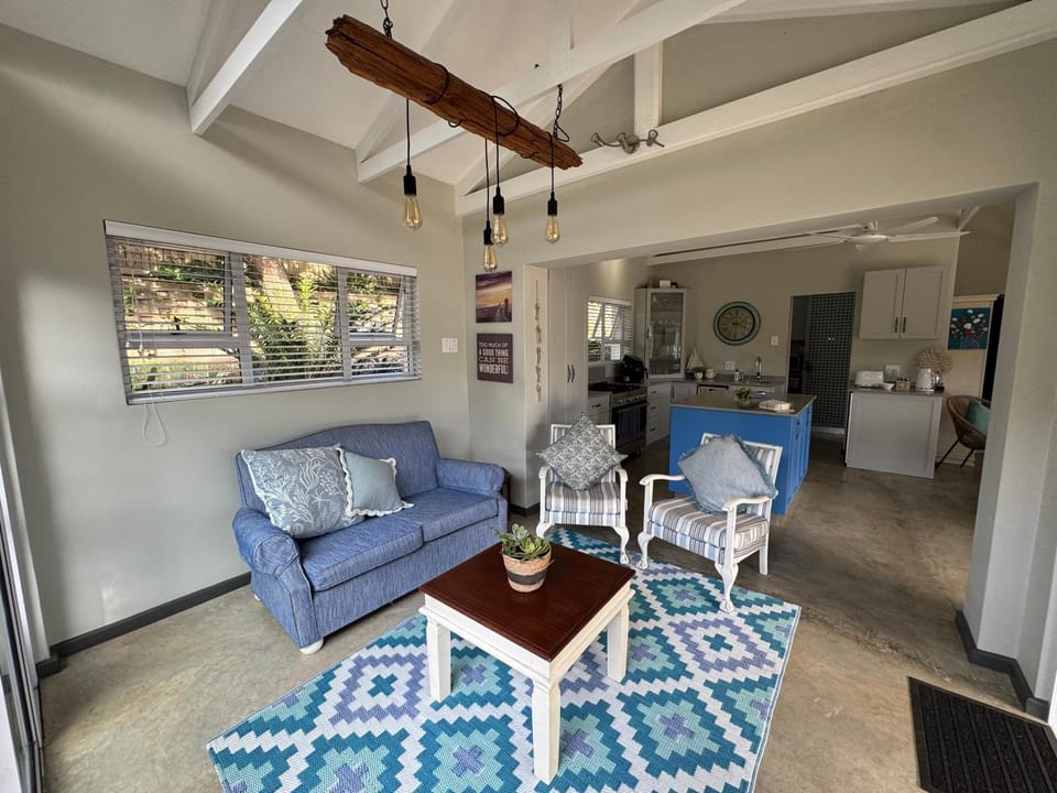 Kitchen or kitchenette, Seating area