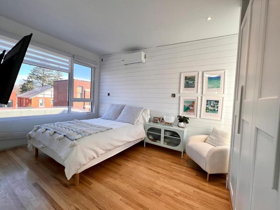 Big House with 5 bedrooms in NDG Montreal House in Montreal