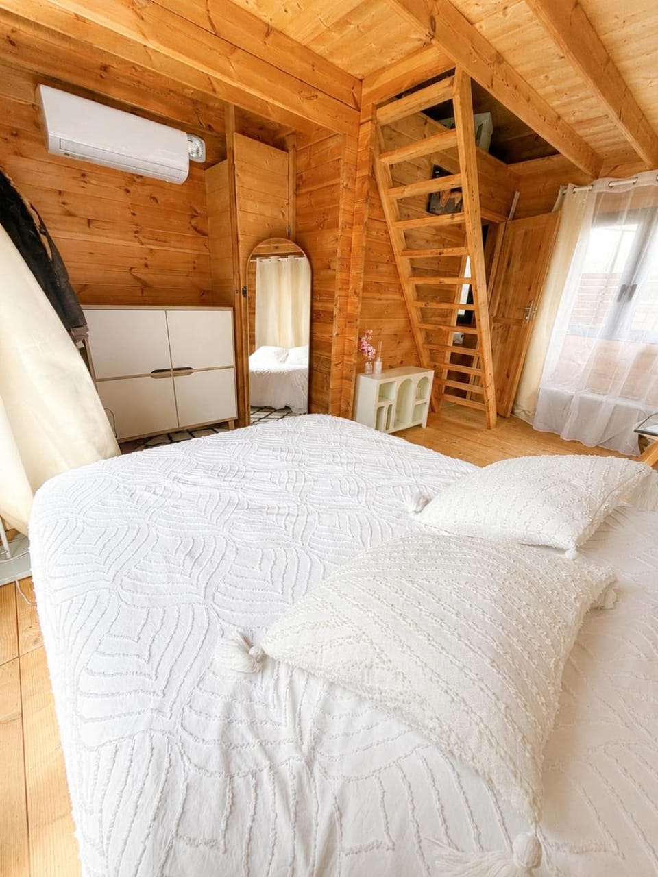 Mobilhomme avec Jardin et Jaccuzi House in Occitanie