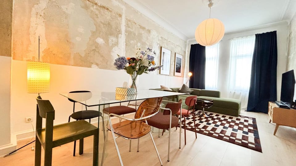 Living room, Seating area, Dining area