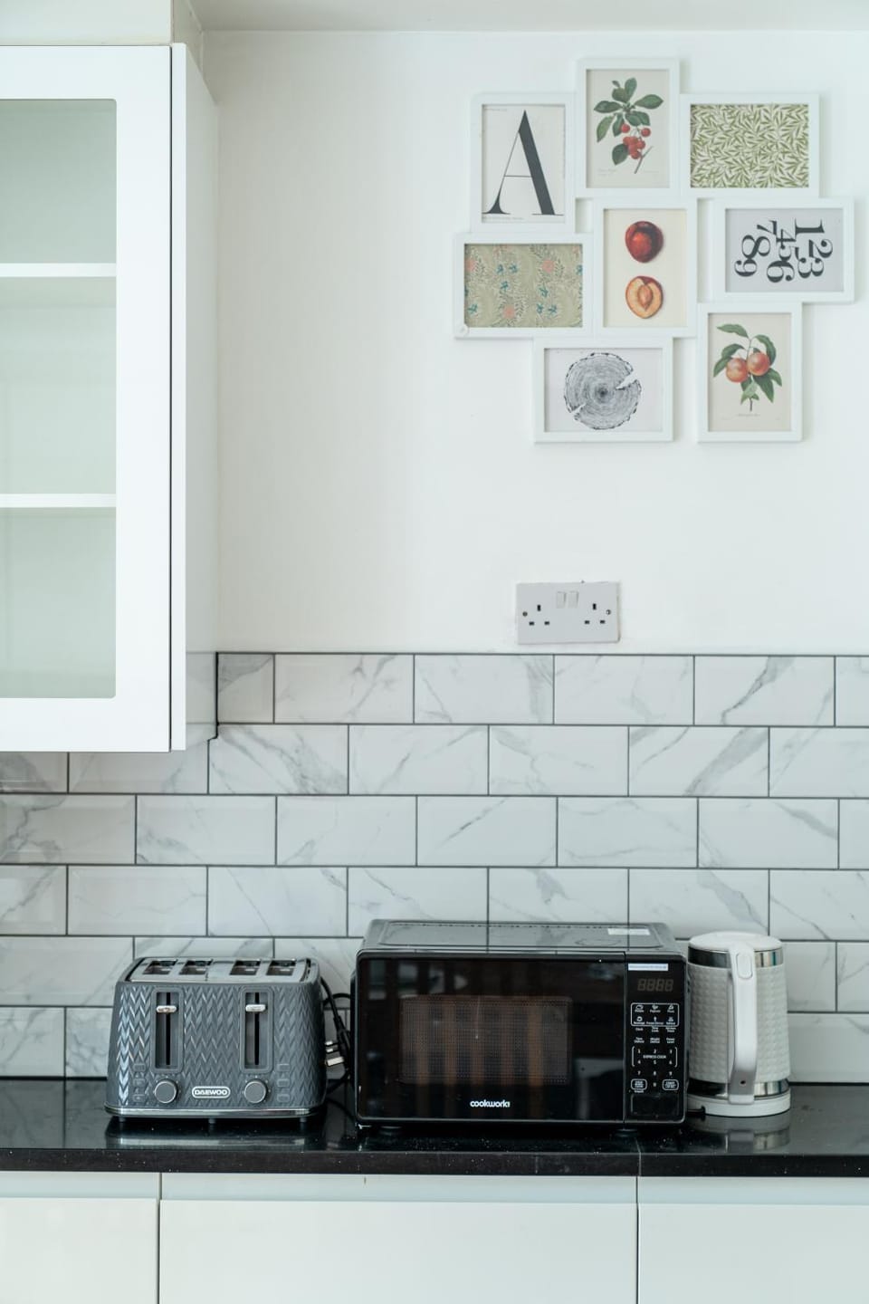 Kitchen or kitchenette, microwave, toaster, kitchen