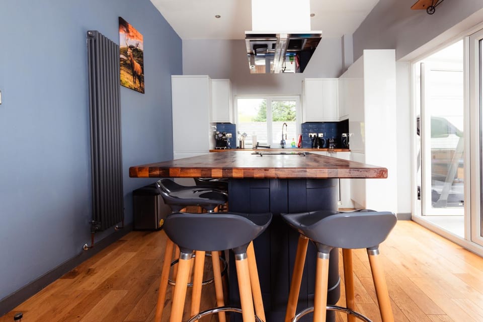 Luxury Seaview 4 Bedroom Cottage by Fairy Pools Apartment in Scotland