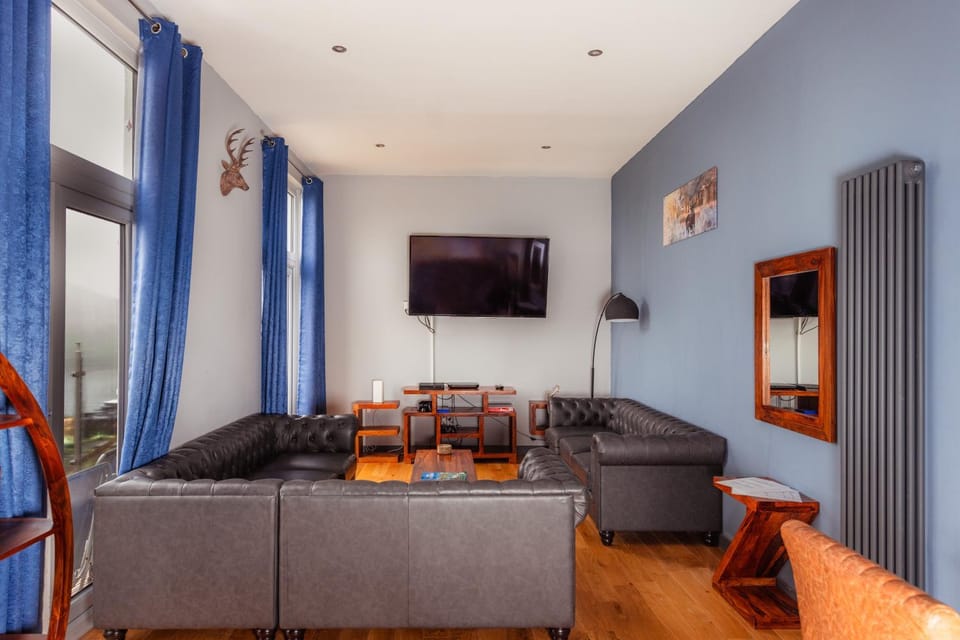 Luxury Seaview 4 Bedroom Cottage by Fairy Pools Apartment in Scotland
