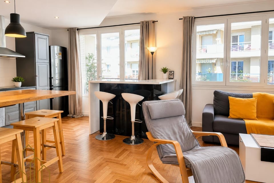 Charmant appartement avec Balcon proximité Gare Apartment in Villeurbanne